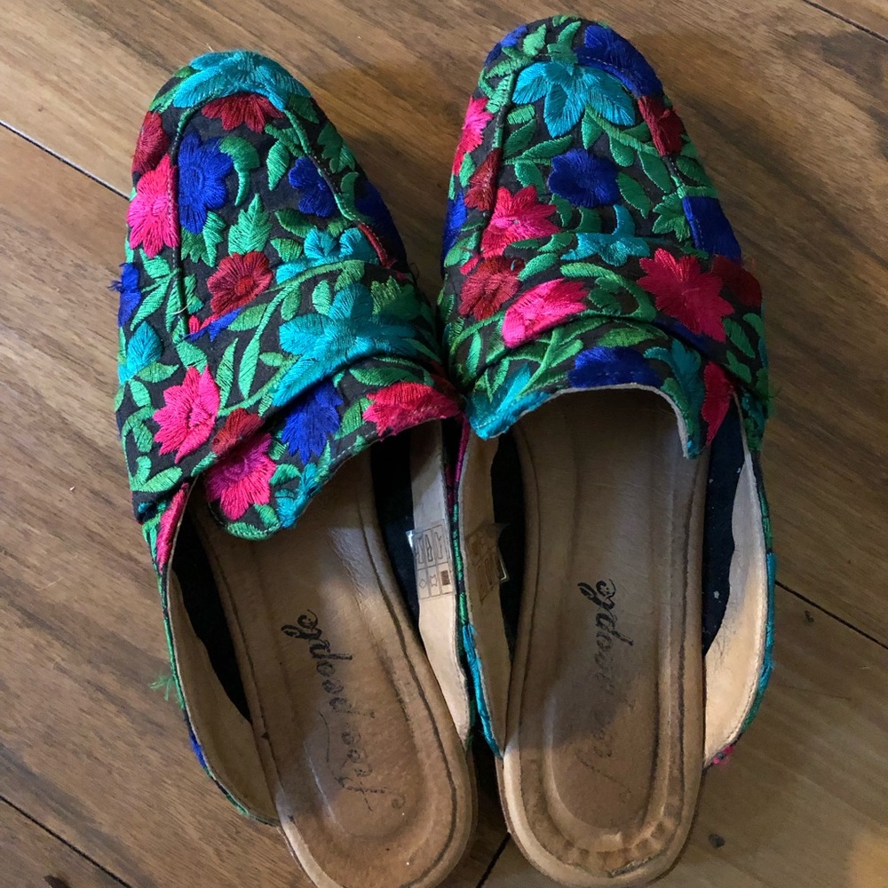 GREAT CONDITION FREE PEOPLE SLIDES